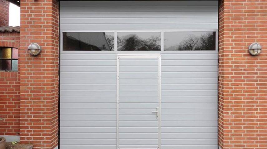 ворота с окнами в Адлере